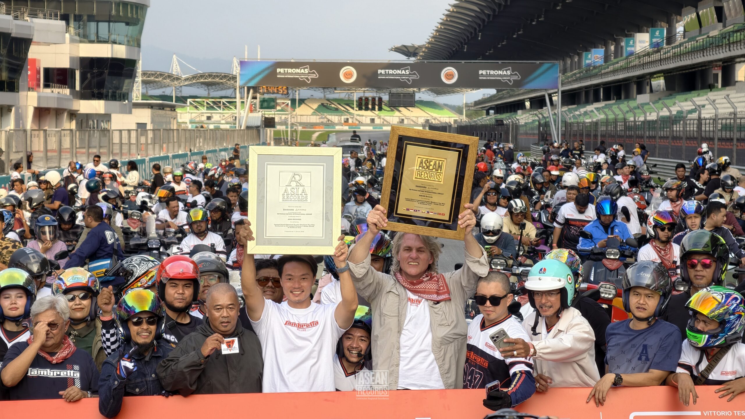 Lambretta Sets ASIA Record for Largest Scooter Fun Ride