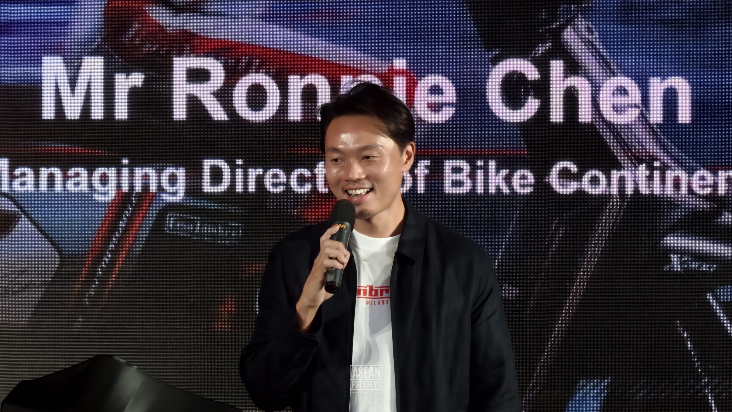 Lambretta Sets ASIA Record for Largest Scooter Fun Ride