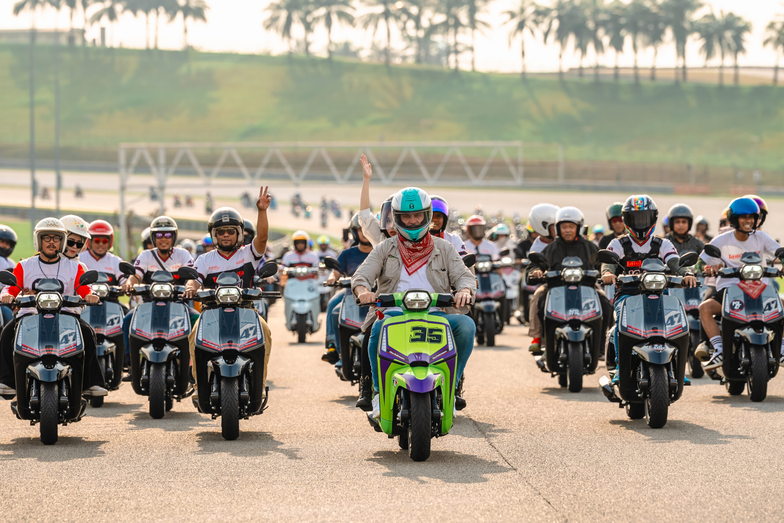 Lambretta Sets ASIA Record for Largest Scooter Fun Ride