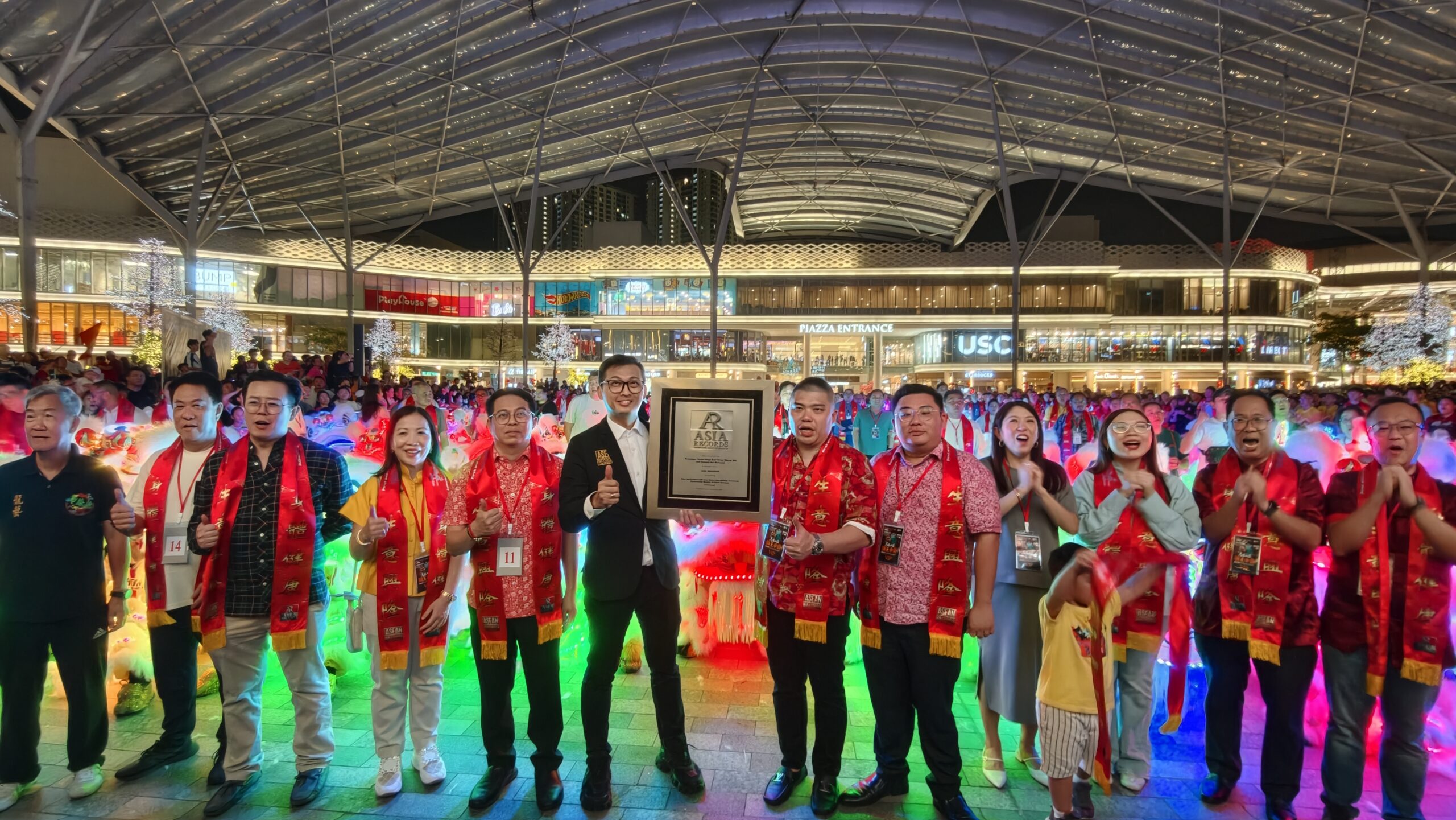 忠威龙狮总会荣获 ASIA Records 认证 开创亚洲首个及规模最大的 LED 醒狮点睛仪式，展现现代文化传承新高度